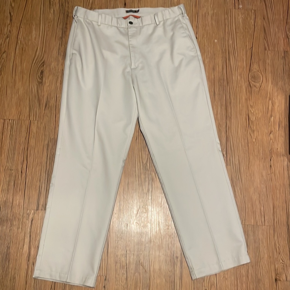 Dockers flat front khakis NWOT 38 x 32